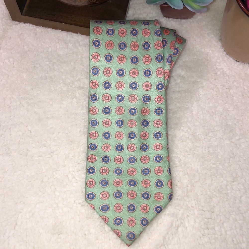 Stunning Light Green Medallions Design Silk Tie